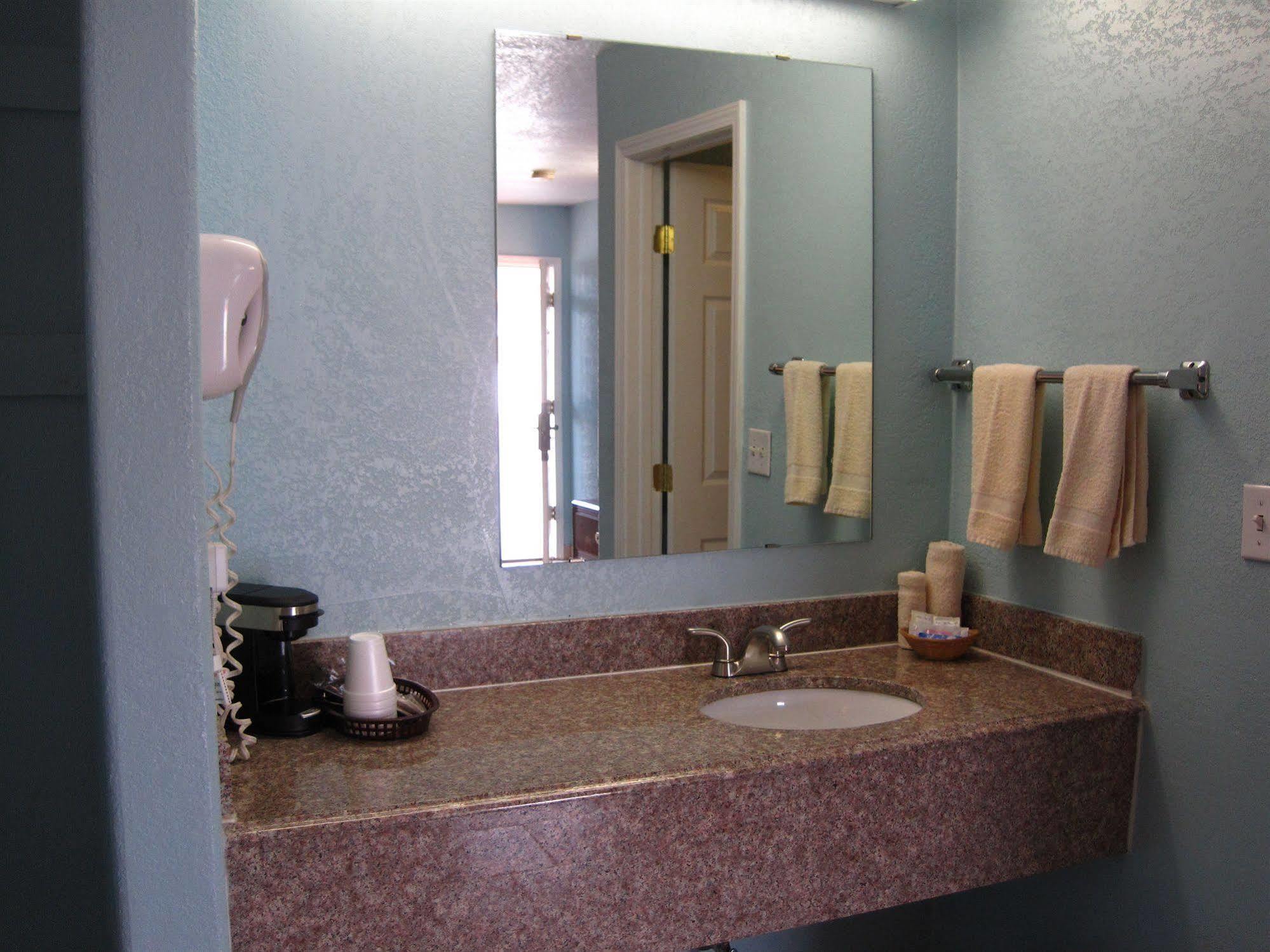 Pinn Road Inn And Suites Lackland Afb And Seaworld San Antonio Bagian luar foto