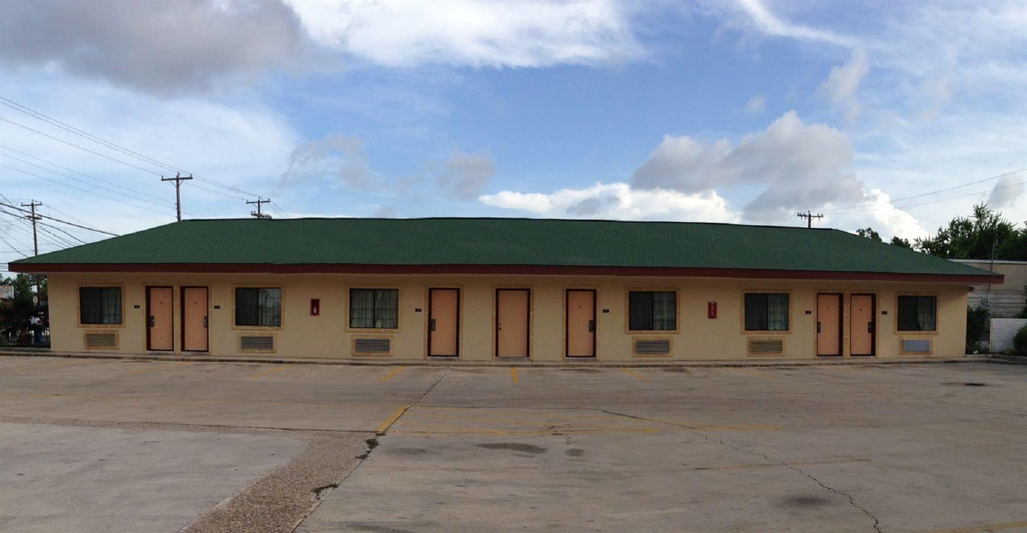 Pinn Road Inn And Suites Lackland Afb And Seaworld San Antonio Bagian luar foto