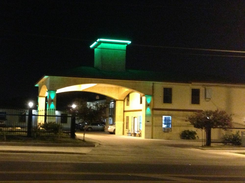 Pinn Road Inn And Suites Lackland Afb And Seaworld San Antonio Bagian luar foto